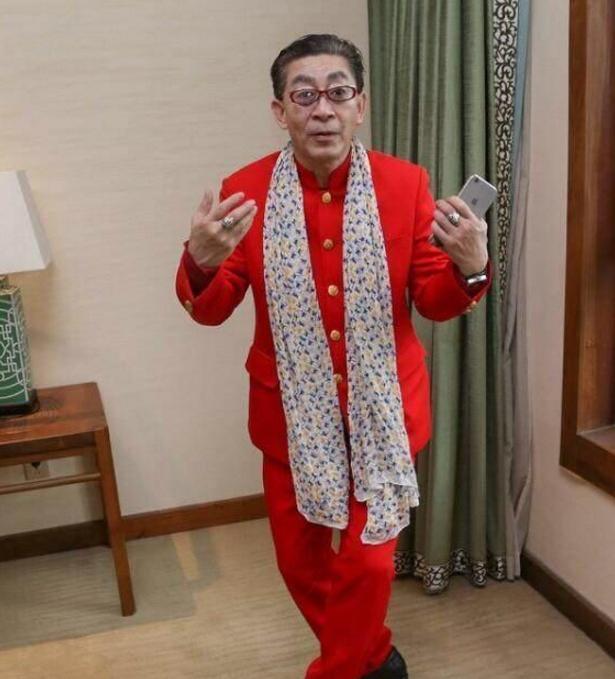 六小龄童娶了西游记里的她，过着朴素的生活，妻子美艳生活低调