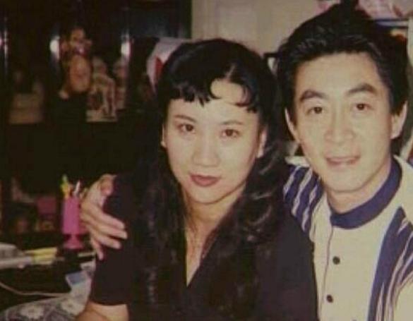 六小龄童娶了西游记里的她，过着朴素的生活，妻子美艳生活低调