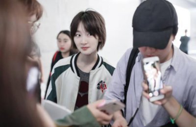​周冬雨高考成绩曝光，语文刚过及格线，看到数学：上天是公平的