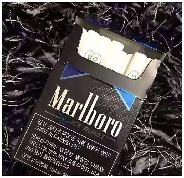 杨超越晒照背后却出现了烟盒，此前王源陷入吸烟风波，重蹈覆辙？