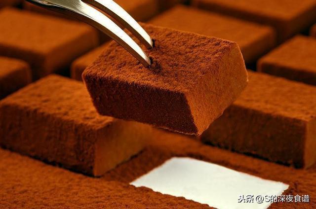 巧克力制作方法非常简单，教你做美味好吃正宗ROYCE生巧克力。