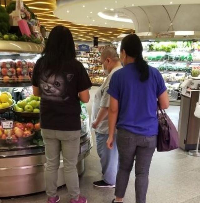 赌王女儿何超雄罕露面，胖得越来越像男人