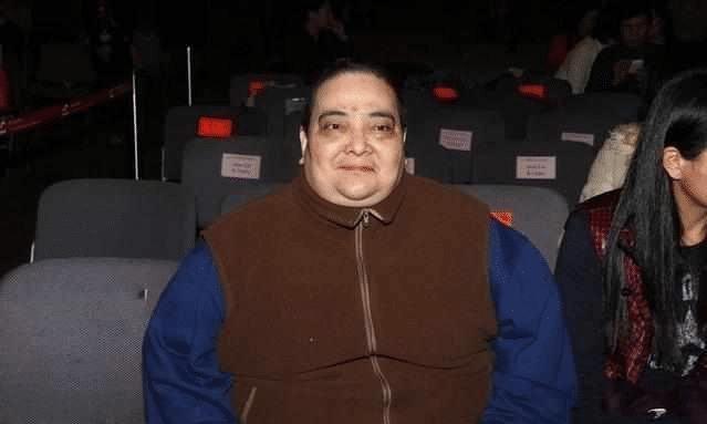 赌王女儿何超雄罕露面，胖得越来越像男人