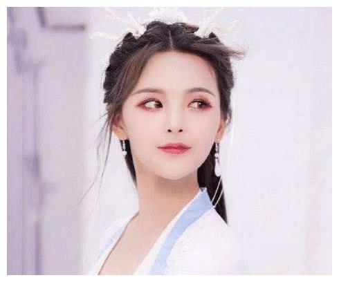 杨超越小龙女造型突破经典，完胜陶虹，颜值没得说