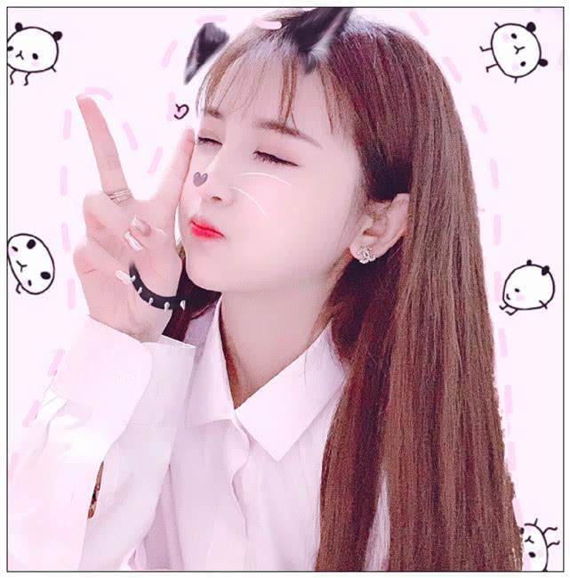 杨清柠扎马尾晒自拍，不慎暴露身体“致命缺陷”，网友：太假了！