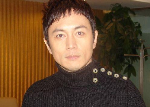 他曾被前妻骗5000万，留6个孩子却不是他的，今50岁仍单身