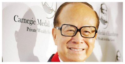 ​李兆基给儿子取名李家成，李嘉诚给孙子取名扳回一局，不愧是首富