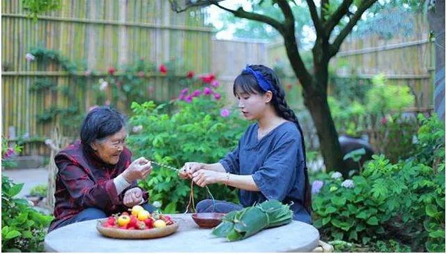 李子柒家房子全景曝光，对比叔叔家房子，网友：典型农村大户人家