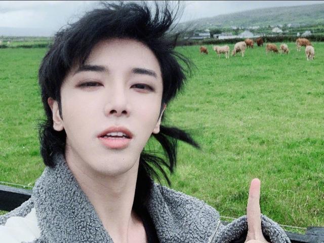 华晨宇23岁出道，29岁刷新数字单曲记录，承办了15场万人演唱会