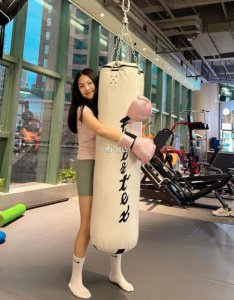 ​李湘女儿王诗龄暴瘦现身，网友担心受父母离婚影响