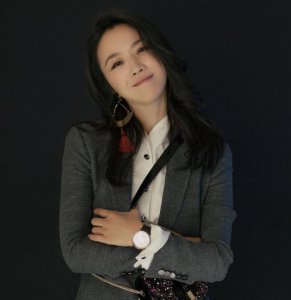 ​汤唯时尚大片 中性造型出镜率真自然