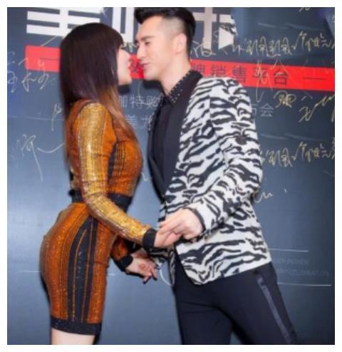 47岁钟丽缇与35岁张伦硕合体上节目，在节目中直接开亲