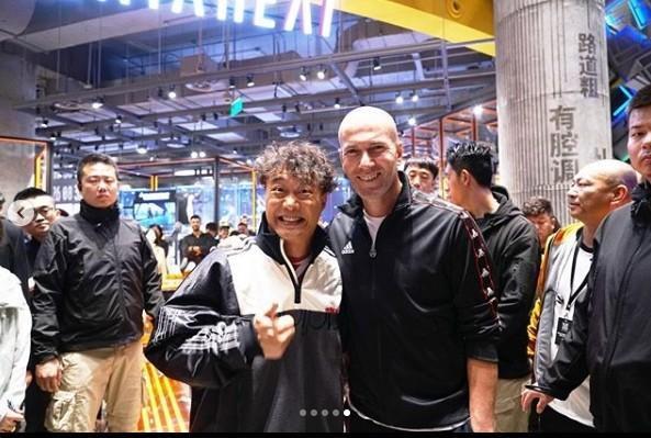 陈奕迅的偶像是他！晒同框照喊：我在梦里吗？