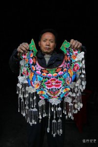 ​苗族老银匠打银嫁妆43年，一套打半年卖10万