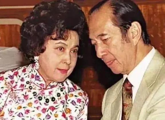 沉迷于爱情的何婉琪，因为和堂弟的荒谬情史，失去了多少财富？