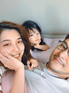 ​陈展鹏自曝与小10岁太太单文柔多争执 学会退一步多包容当好老
