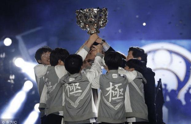 王思聪买LOL一区的ID, 花费18万只为IG战队, 网友: 官方自作自受!