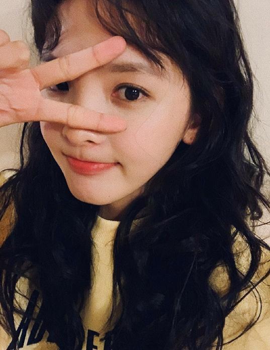 王思聪关注95后女星章若楠，网友集体喊话，校长愤怒取关？