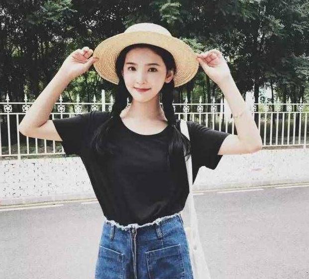 王思聪关注95后女星章若楠，网友集体喊话，校长愤怒取关？
