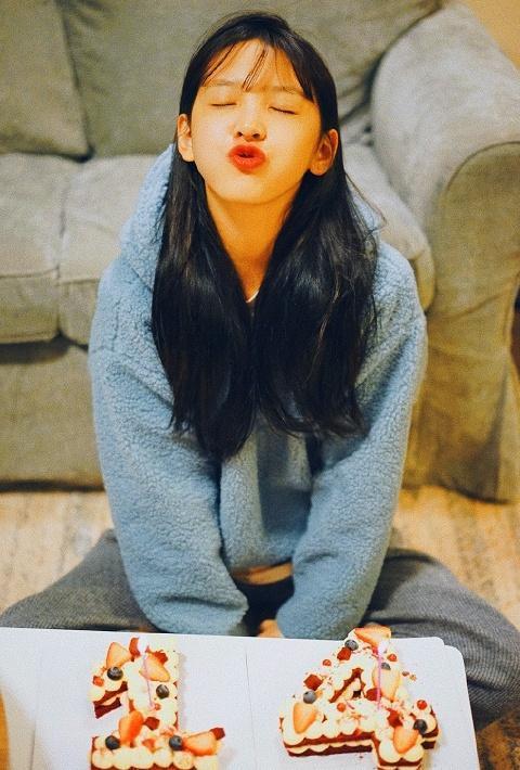 王思聪关注95后女星章若楠，网友集体喊话，校长愤怒取关？