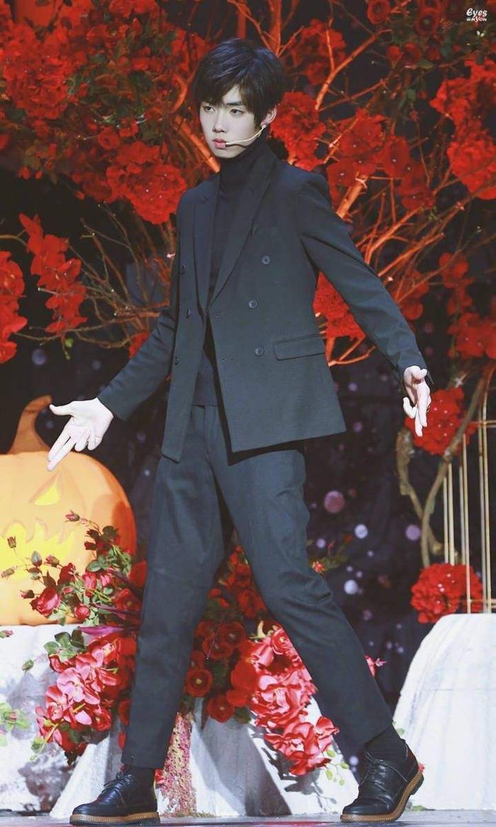 TFBOYS师弟陈玺达，因恋爱欠债被辞退，成乐华练习生胡春杨迷弟