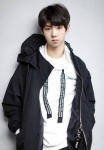 ​TFBOYS师弟陈玺达，因恋爱欠债被辞退，成乐华练习生胡春杨迷弟