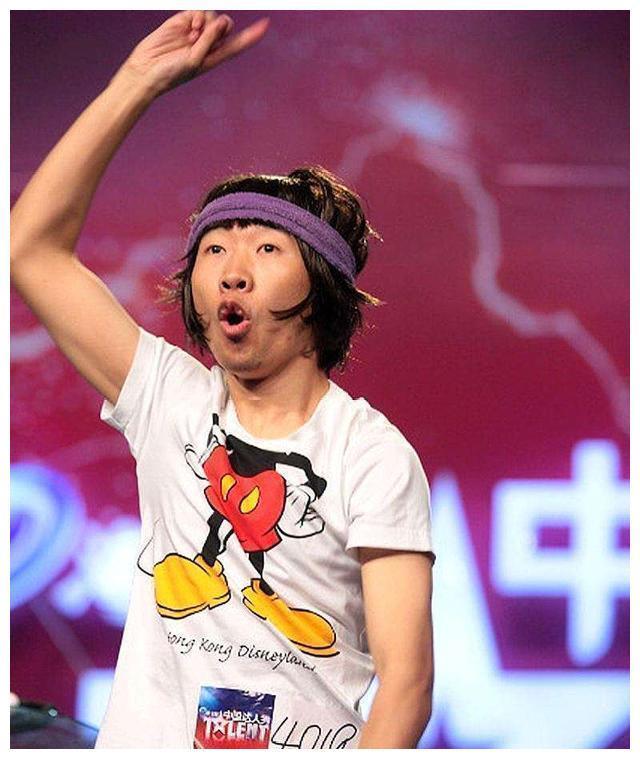 杨迪为什么能火到刷屏？辛酸成名史，下跪感恩引泪奔