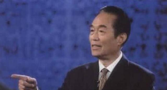 百家讲坛的阎崇年教授为什么会被打？
