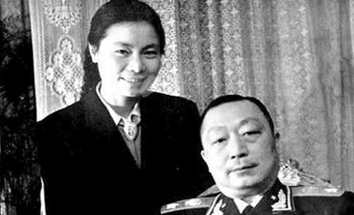 全球最高军衔家庭, 本人是元帅, 女儿是第一位女中将, 女婿是上将