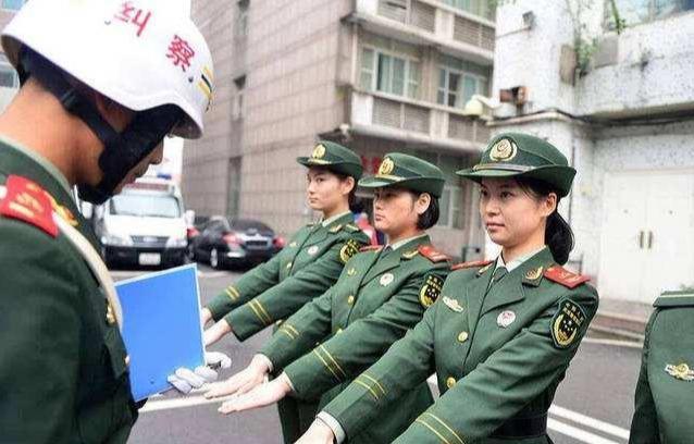 战士为何敢当面批评团长？军营的一个特殊岗位就拥有此权力