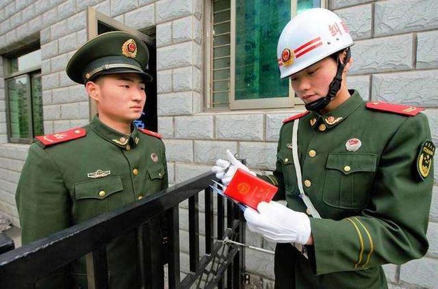 战士为何敢当面批评团长？军营的一个特殊岗位就拥有此权力