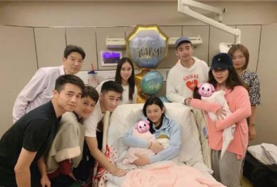 ​奚梦瑶生下儿子，赌王何鸿燊奖励1亿现金，人生赢家何广燊