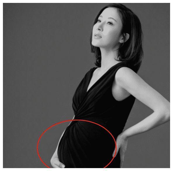 娱乐圈又一女明星官宣怀孕，晒出大肚照，幸福感溢出屏幕啦