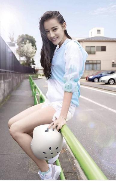 迪丽热巴新剧《我的青春爱过你》来袭，与痞帅的他能擦出什么火花