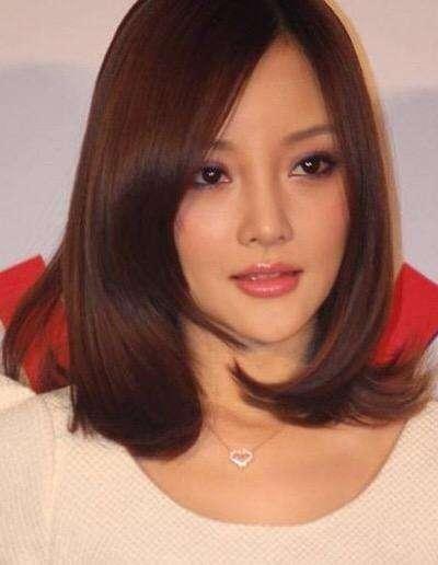 李小璐二十年前照片曝光，网友捏一把汗: 这是什么的节奏?