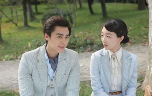 李易峰终于官宣与周冬雨的关系,有情人终成眷属！网友:要幸福哦