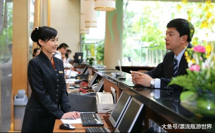 酒店前台工资2500左右，为何很多漂亮姑娘肯做？一位前台道出实情