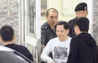 向华强、崩牙驹、何鸿燊都是港澳老大, 为何只有崩牙驹被捕入狱?