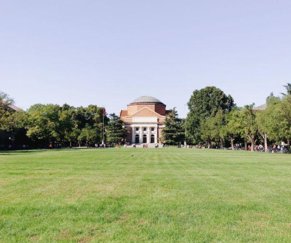 清华大学共有9个门，为何只有西门最受欢迎？打卡游客说出原因