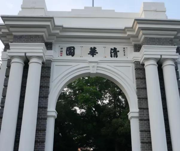 清华大学共有9个门，为何只有西门最受欢迎？打卡游客说出原因