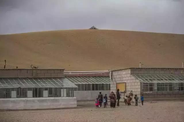 中国面积最大的六个县，排在第一位的面积相当于江苏省加上浙江省