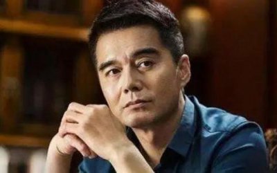 ​中戏最帅美男子因一部戏翻红，56岁娶4任妻子，一个比一个漂亮