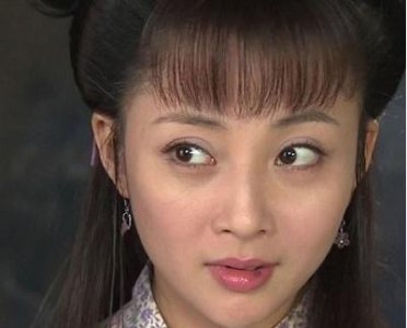 ​殷桃的嘴巴怎么了？有谁注意到了没有，口红都遮不住