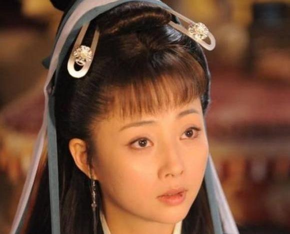 殷桃的嘴巴怎么了？有谁注意到了没有，口红都遮不住