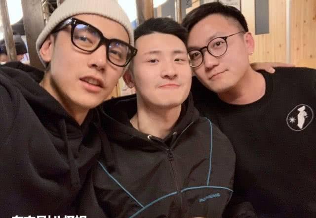阚清子前男友纪凌尘晒照，咧嘴笑大步奔跑，做回昔日阳光大男孩！