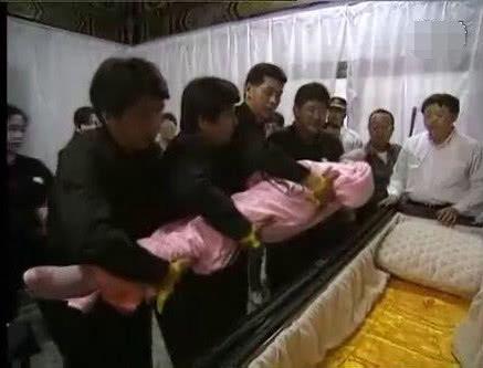 一代巨星邓丽君死亡真相最终解释：真的死于气喘？