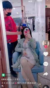 ​郭美美频繁更新动态，疑似为复出做准备，晒视频大长腿抢镜