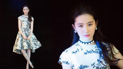 ​刘亦菲穿深V礼服被近距离拍照太尴尬，网友：这角度太容易走光了