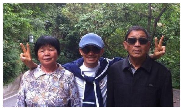 王宝强父母住“豪宅”，生活奢侈遭吐槽，王宝强道出一句实在话