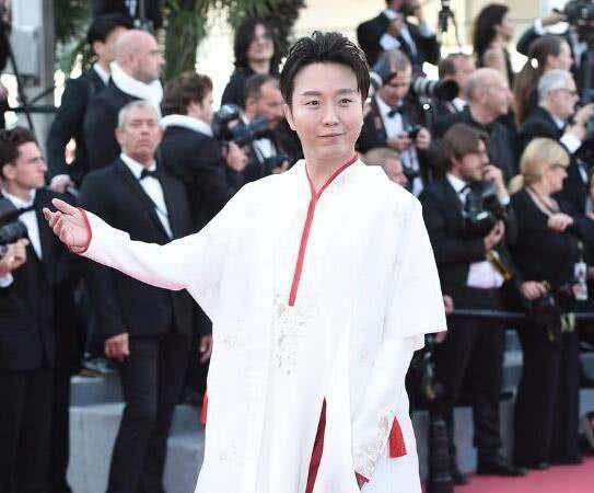 李玉刚凌晨4点传来噩耗, 真相令人揪心泪目, 网友: 天堂一路走好
